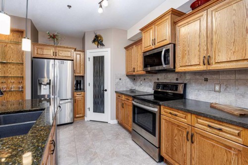 109-5213 61 Street, Red Deer, AB - Indoor Photo Showing Kitchen