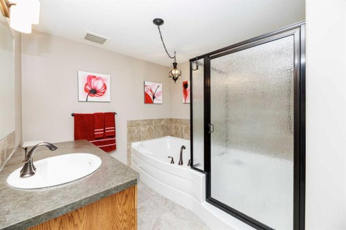 109-5213 61 Street, Red Deer, AB - Indoor Photo Showing Bathroom