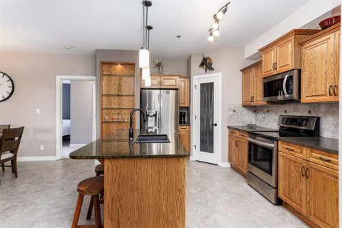 109-5213 61 Street, Red Deer, AB - Indoor Photo Showing Kitchen
