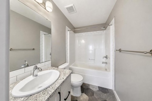 66 Ranchers Close, Lacombe, AB - Indoor Photo Showing Bathroom