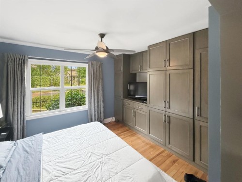5708 45 Avenue, Red Deer, AB - Indoor Photo Showing Bedroom