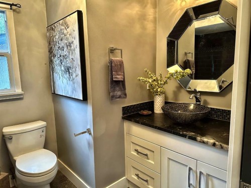5708 45 Avenue, Red Deer, AB - Indoor Photo Showing Bathroom