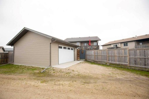 10 Hansen Close, Sylvan Lake, AB 