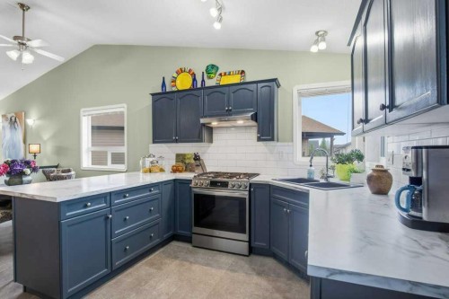 10 Hansen Close, Sylvan Lake, AB 