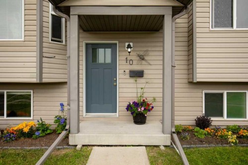 10 Hansen Close, Sylvan Lake, AB 