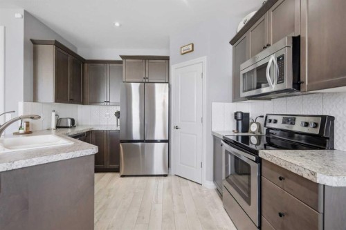 64 Henderson Crescent, Penhold, AB - Indoor Photo Showing Kitchen