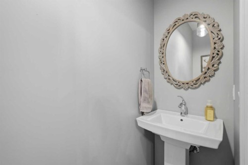 64 Henderson Crescent, Penhold, AB - Indoor Photo Showing Bathroom