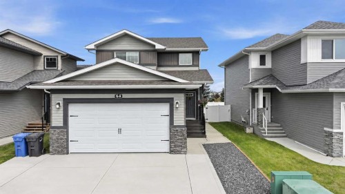 64 Henderson Crescent  Penhold, AB T0M 1R0
