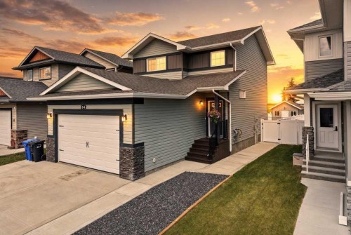 64 Henderson Crescent, Penhold, AB - Outdoor