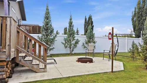 64 Henderson Crescent, Penhold, AB - Outdoor