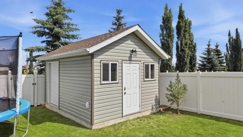 64 Henderson Crescent, Penhold, AB - Outdoor