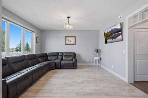 64 Henderson Crescent, Penhold, AB - Indoor Photo Showing Living Room