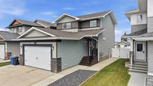 64 Henderson Crescent, Penhold, AB - Outdoor With Facade
