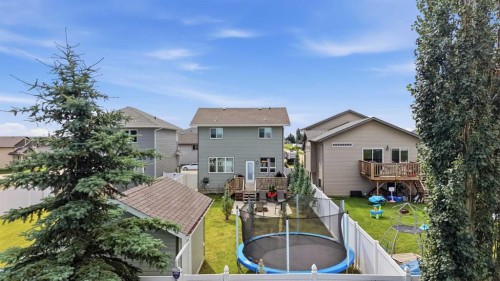 64 Henderson Crescent, Penhold, AB - Outdoor