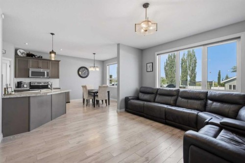 64 Henderson Crescent, Penhold, AB - Indoor