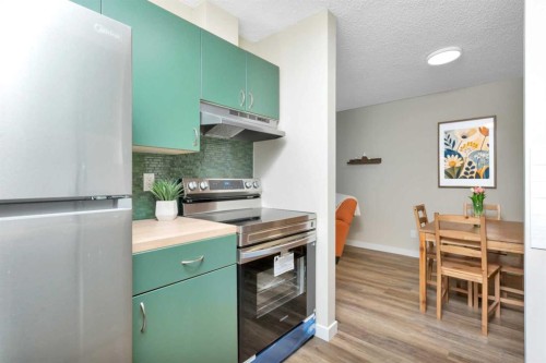 A-5946 45 Avenue, Lacombe, AB - Indoor Photo Showing Kitchen