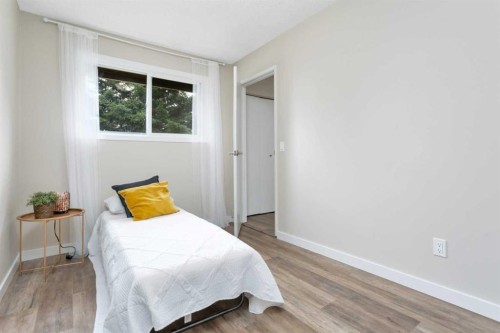 A-5946 45 Avenue, Lacombe, AB - Indoor Photo Showing Bedroom