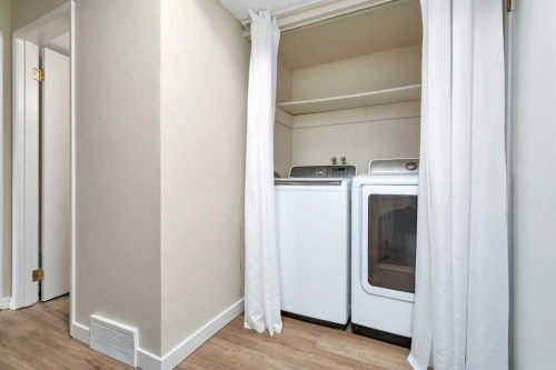 A-5946 45 Avenue, Lacombe, AB - Indoor Photo Showing Laundry Room