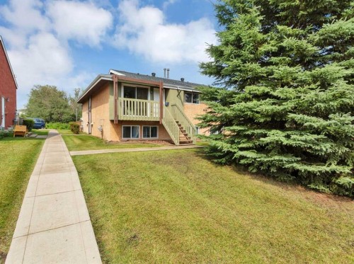 A-5946 45 Avenue, Lacombe, AB - Outdoor