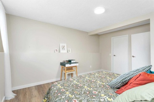 A-5946 45 Avenue, Lacombe, AB - Indoor Photo Showing Bedroom