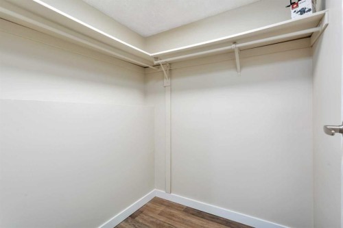 A-5946 45 Avenue, Lacombe, AB - Indoor