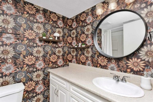 A-5946 45 Avenue, Lacombe, AB - Indoor Photo Showing Bathroom