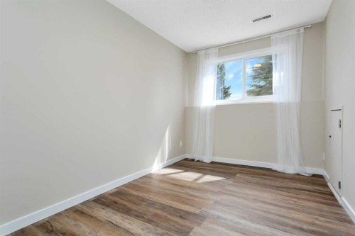 A-5946 45 Avenue, Lacombe, AB - Indoor Photo Showing Other Room