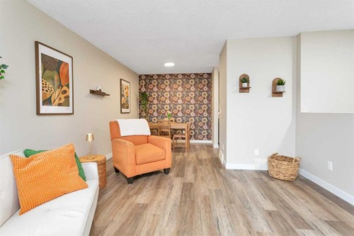 A-5946 45 Avenue, Lacombe, AB - Indoor Photo Showing Living Room