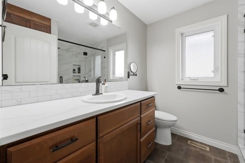 62 Traptow Close, Red Deer, AB - Indoor Photo Showing Bathroom