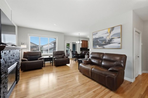 62 Traptow Close, Red Deer, AB - Indoor Photo Showing Living Room