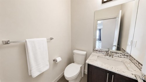 78 Cranarch View Se, Calgary, AB - Indoor Photo Showing Bathroom