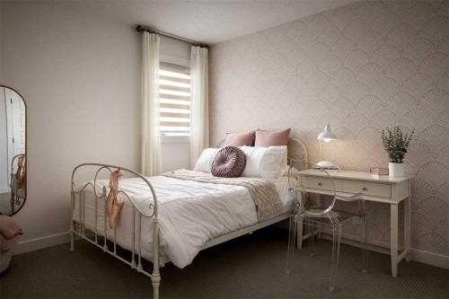 47 Marmot Grove Nw, Calgary, AB - Indoor Photo Showing Bedroom
