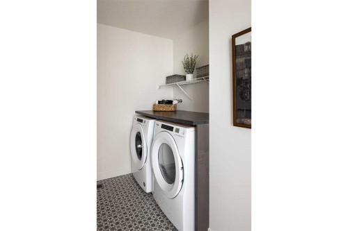 47 Marmot Grove Nw, Calgary, AB - Indoor Photo Showing Laundry Room
