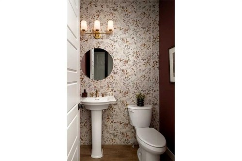 47 Marmot Grove Nw, Calgary, AB - Indoor Photo Showing Bathroom