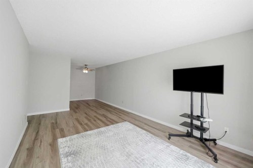 305-19 Bennett Street, Red Deer, AB - Indoor Photo Showing Other Room