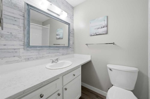 305-19 Bennett Street, Red Deer, AB - Indoor Photo Showing Bathroom