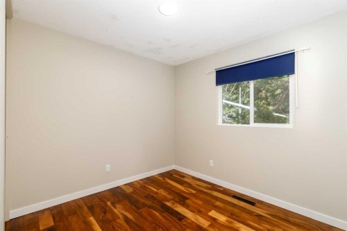 27 Martin Close, Red Deer, AB - Indoor Photo Showing Other Room
