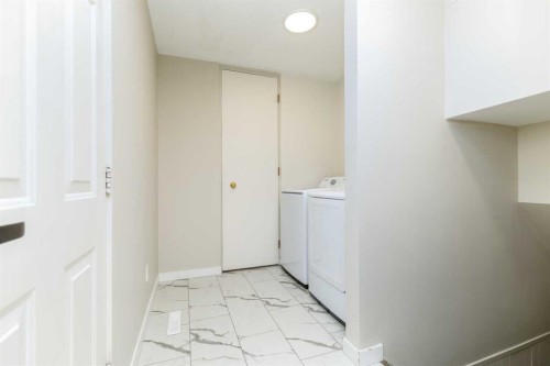 27 Martin Close, Red Deer, AB - Indoor Photo Showing Laundry Room