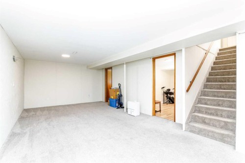 27 Martin Close, Red Deer, AB - Indoor Photo Showing Other Room