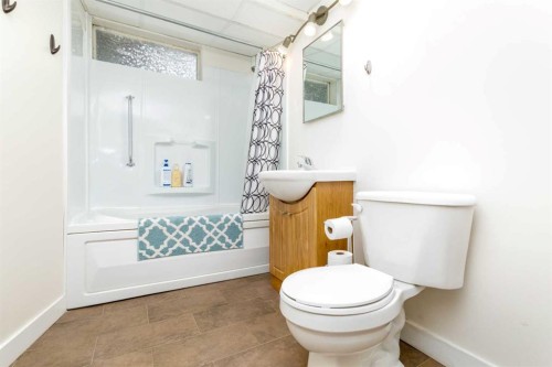 27 Martin Close, Red Deer, AB - Indoor Photo Showing Bathroom