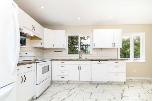 27 Martin Close, Red Deer, AB - Indoor Photo Showing Kitchen With Double Sink