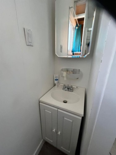 5512 45 Avenue, Drayton Valley, AB - Indoor Photo Showing Bathroom