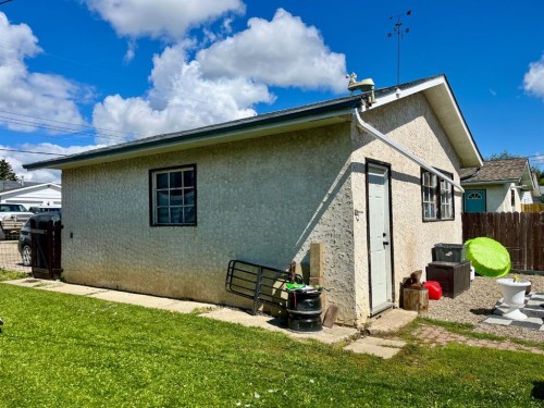 5512 45 Avenue, Drayton Valley, AB - Outdoor