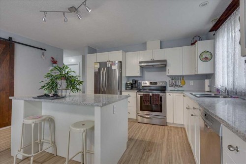 11 West Heights Drive, Didsbury, AB - Indoor Photo Showing Kitchen With Double Sink With Upgraded Kitchen