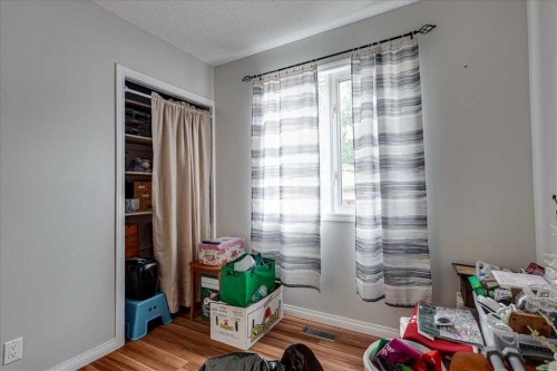 11 West Heights Drive, Didsbury, AB - Indoor Photo Showing Other Room
