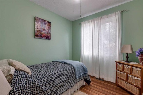 11 West Heights Drive, Didsbury, AB - Indoor Photo Showing Bedroom