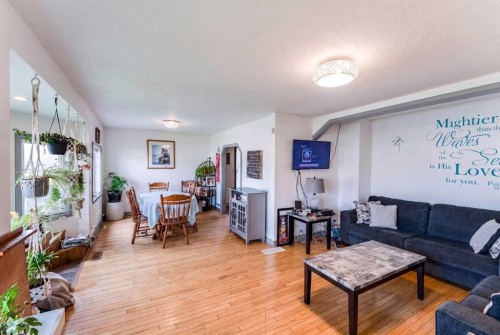4729 49A Avenue, Lacombe, AB 