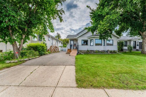 4729 49A Avenue  Lacombe, AB T4L 1N4