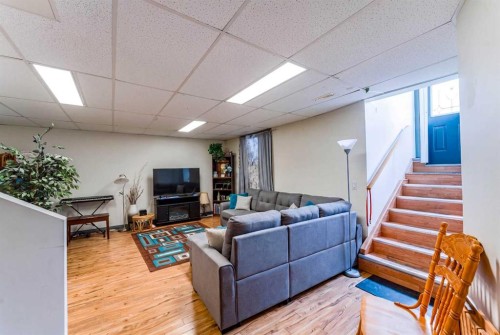 4729 49A Avenue, Lacombe, AB 