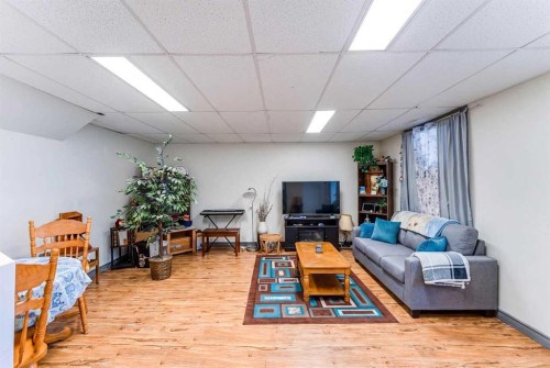 4729 49A Avenue, Lacombe, AB 